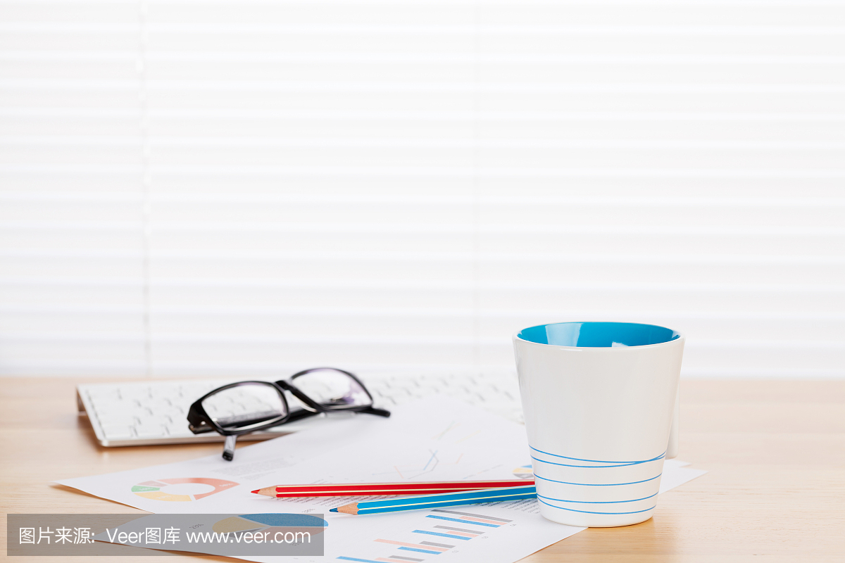 辦公室辦公用品和報(bào)告